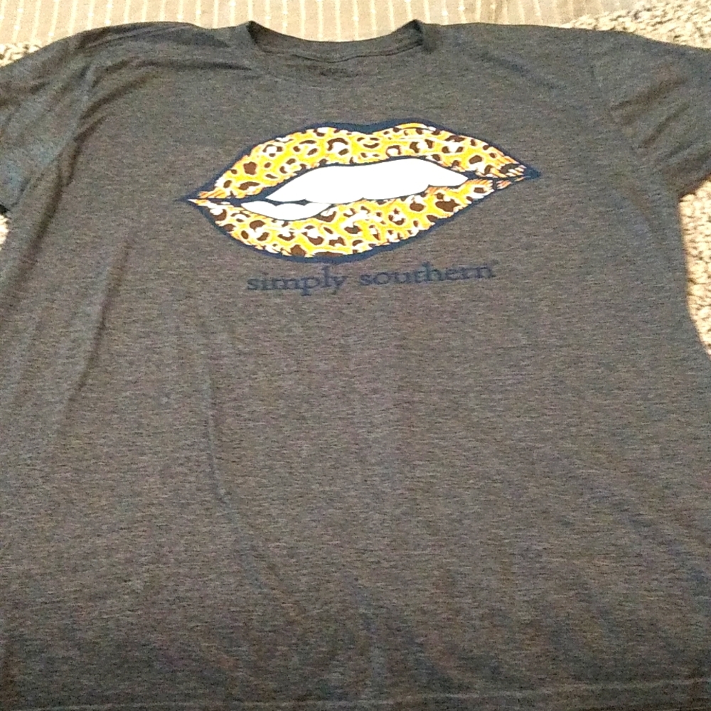 Simply Southern graphic tee lips